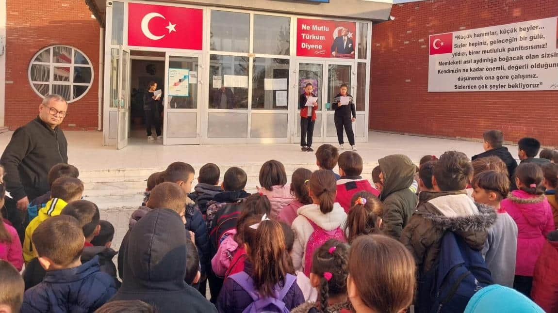 Okulumuzda İnsan Hakları Programı Gerçekleştirildi.Günün Anlam ve Önemini Öğrenciler Şiir ve Kompozisyonlarıyla Dile Getirdiler.